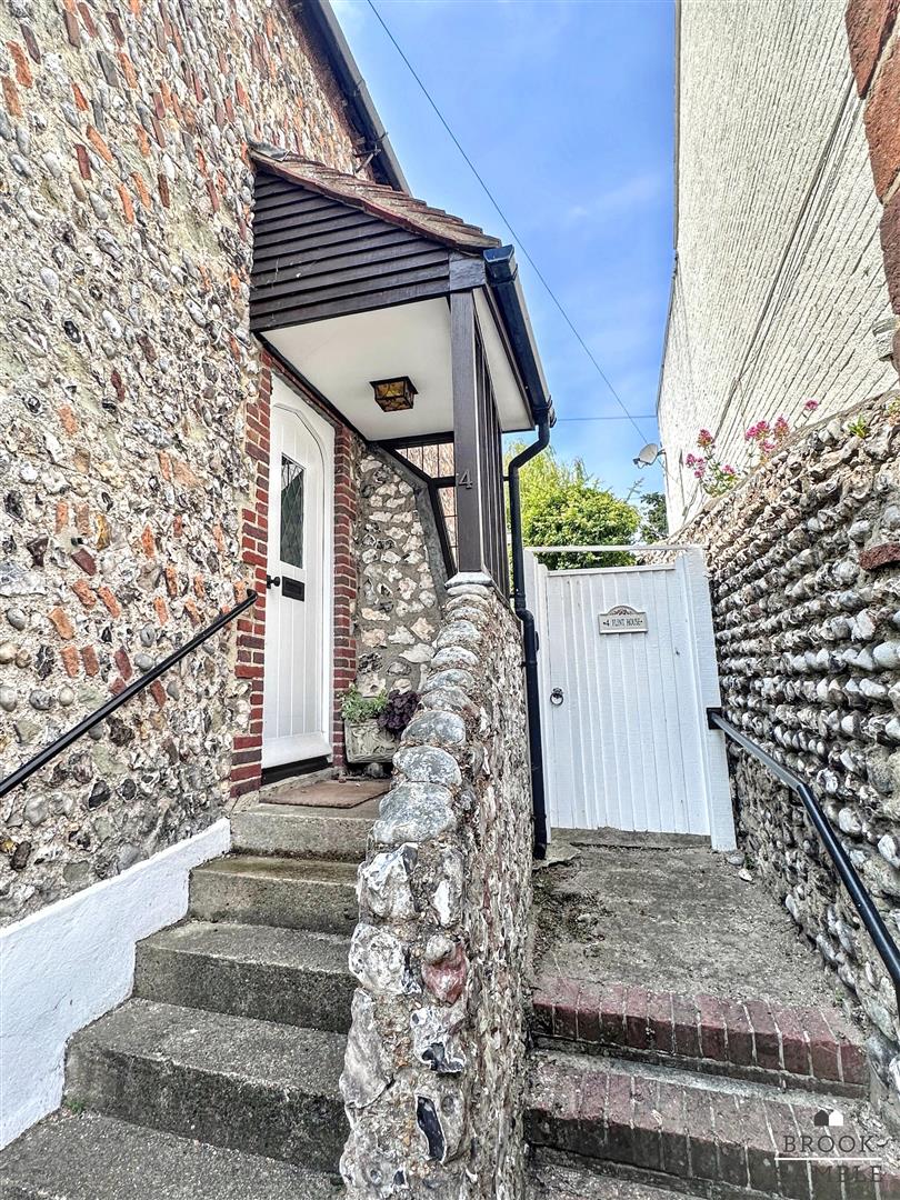 3 Bedroom House. Church Lane in Eastbourne, 27